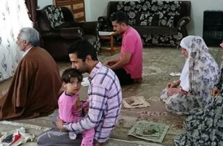 راهکار طلایی آیت‌الله وحید خراسانی برای جلوگیری از حواس‌پرتی در نماز